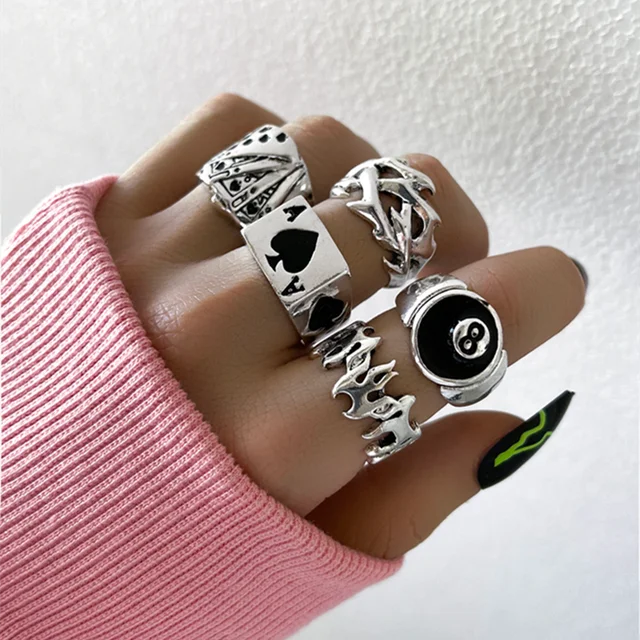 Ready Stock Vintage Gothic Herz Ringe Set für Frauen Männer Punk Spielkarte Pik geometrische hohl Schmetterling Retro Fingerring_voghion.com