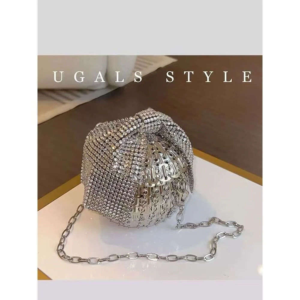 Borsa a tracolla da sera con pochette da sposa, fatta a mano, con pallina circolare in cristallo intrecciata e nodo a fiocco, da strada_voghion.com