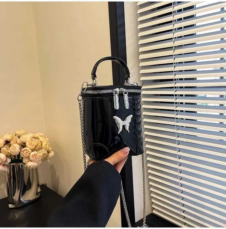 Damen Umhängetasche Aus Lackleder Mit Schmetterling Und Kette_voghion.com