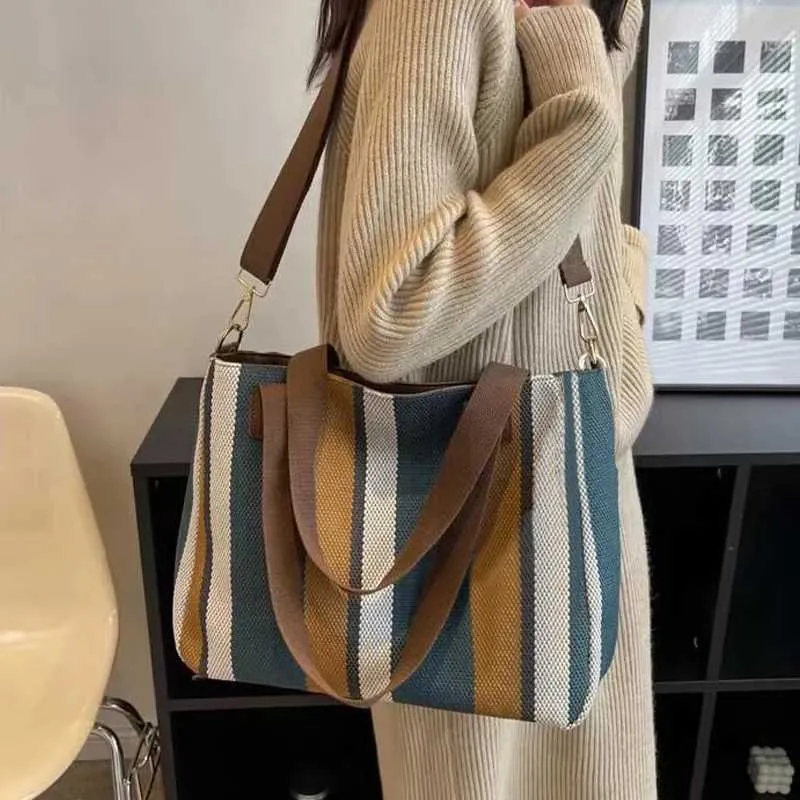 Large capacity canvas handbag Y241109_voghion.com