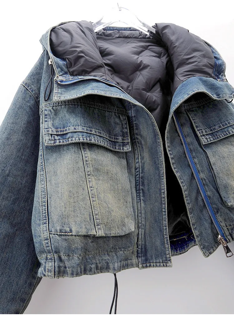 Giacca da donna in denim di cotone invernale, corta, ampia, con cappuccio, blu vintage, con tasche grandi, in jeans, da cowboy_voghion.com