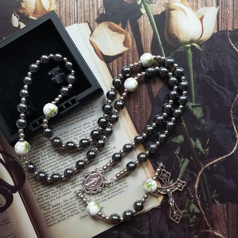 Chapelet catholique en perles d'hématite avec croix de jésus_voghion.com