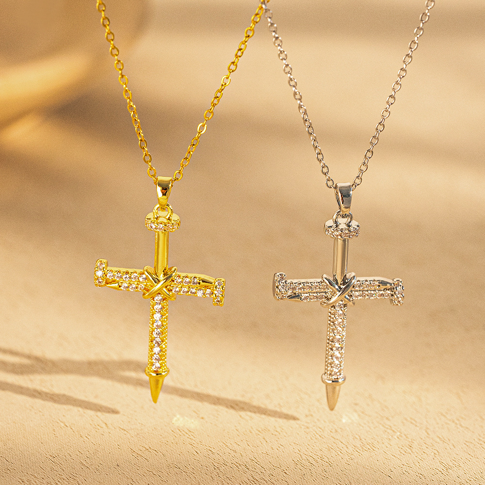 Collier Hip Hop Croix Microincrusté Zircon Or Chaîne Clavicule Personnalisée Pendentif Clou Navetteur