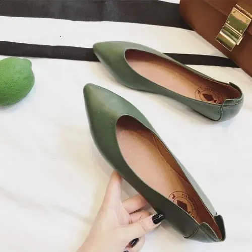 Women's Pointed Toe Flat Shoes Comfortable Slip On Boat Flats_voghion.com