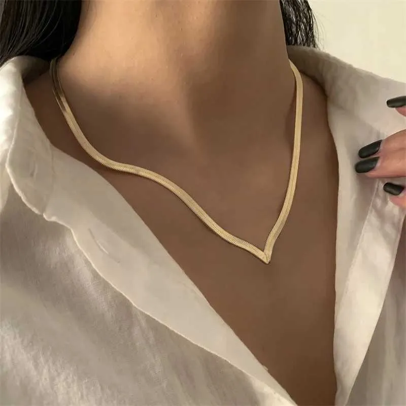 Colliers pendentifs pour femmes, simples et créatifs, en forme de V, serpent plat, chaîne à lame tendance, accessoires bijoux_voghion.com
