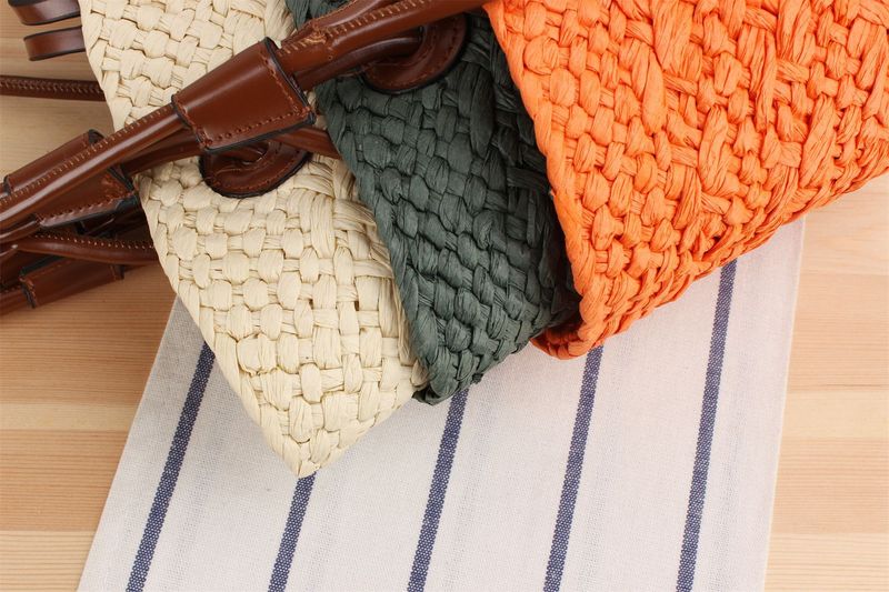 Modische einfache einfarbige Papiertasche im Retro-Stil mit Kontrastfarbe und großem Fassungsvermögen für den Urlaub,_voghion.com