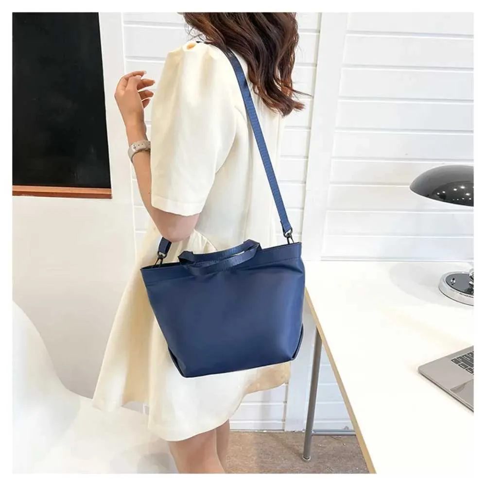 Vintage 2024 Nei Grousskapazitéit Handtasche Damen Nylon Stoff Schëllertasche Koreanesch Einfach PU Crossbody Taschen Dammen_voghion.com