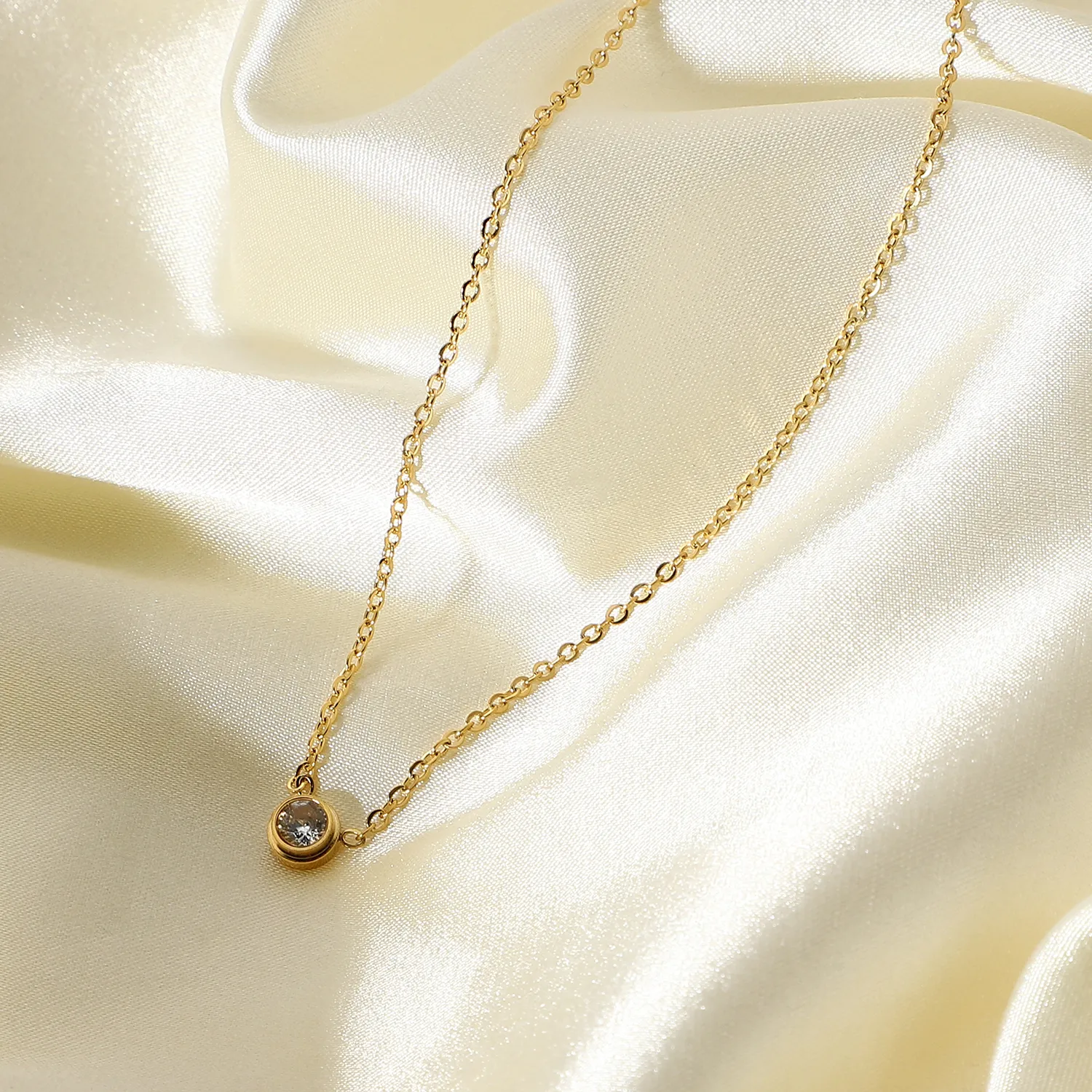 Collier chaîne mini diamant pendentif or acier inoxydable femme_voghion.com