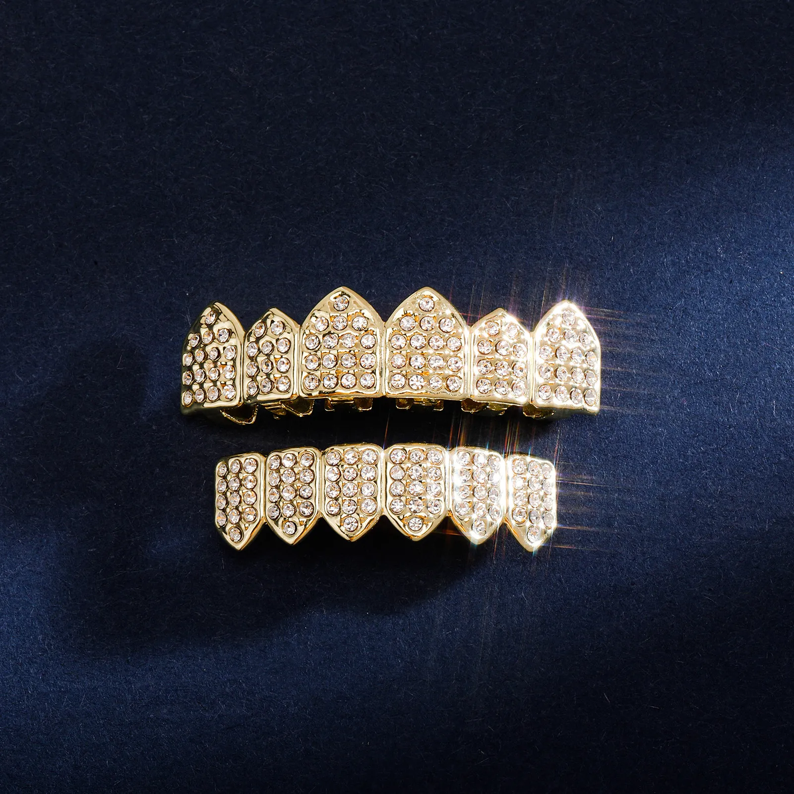 Echtes Gold Vampirzähne Fang Grillz Punk Hip Hop CZ Cubic Zirkon Poker Buchstaben Iced Out Dia Grills Zahnspangen Zahnkappe_voghion.com