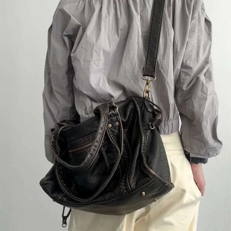 Sac à bandoulière asymétrique Y2k Spicy Girl en cuir délavé vintage pour moto, grande capacité_voghion.com