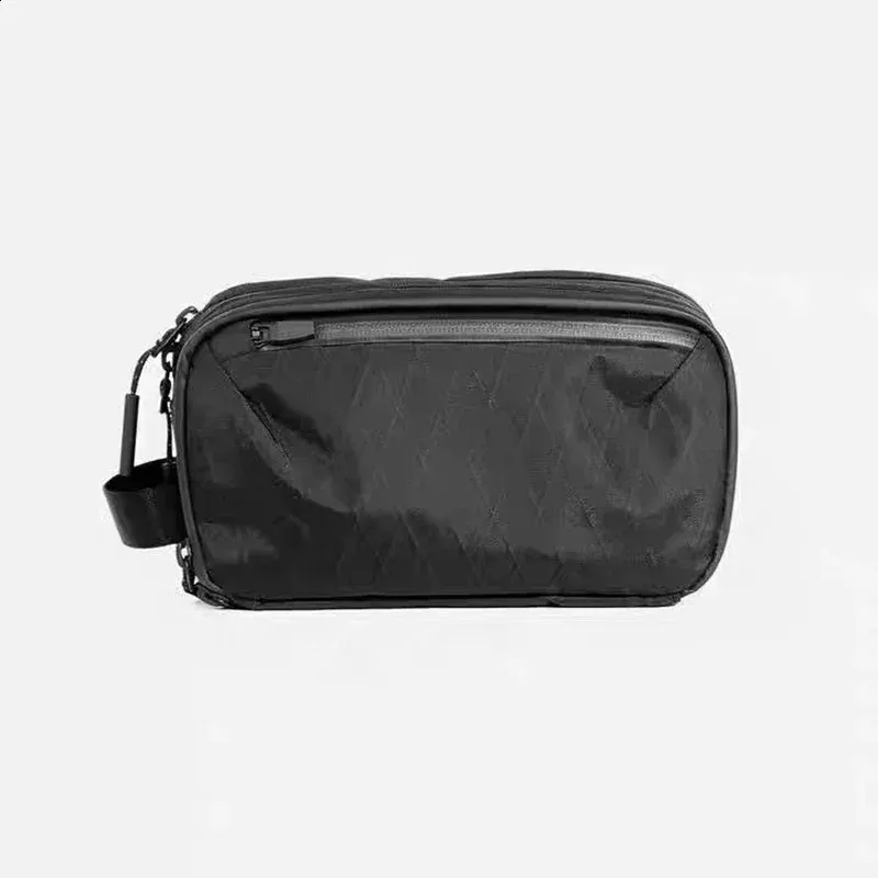 Trousse de toilette AER Dopp 2 X-Pac Nylon Mate Performance résistante à l'eau avec deux compartiments et pochette de rangement efficace_voghion.com