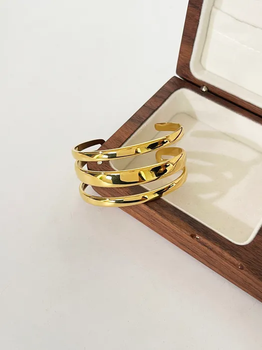 Brazalete ancho de tres capas GHIDBK de acero inoxidable con baño de PVD en oro macizo y sin deslustre, banda plana minimalista_voghion.com