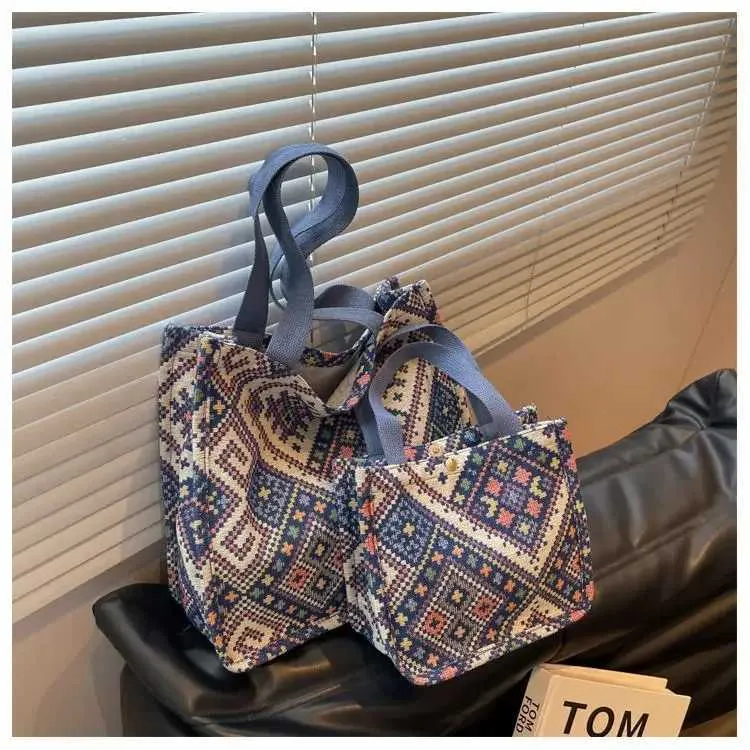 Sac à main en toile rouge de grande capacité de style ethnique 2024 pour femmes, tissé à la main, à une épaule, ins241218_voghion.com