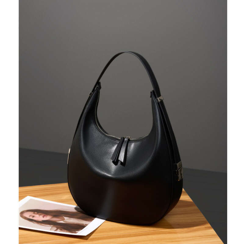 Borsa a tracolla in pelle di vacchetta sottobraccio, borsa a secchiello a mezzaluna, borsa da donna_voghion.com