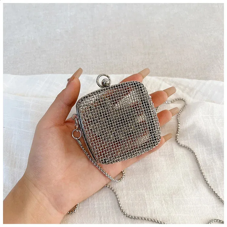 Mini Abendtasche mit ausgehöhlten Umhängetaschen für Partys, Metallkette, Lippenstift, Geldbörse, Box-Tasche 240823_voghion.com