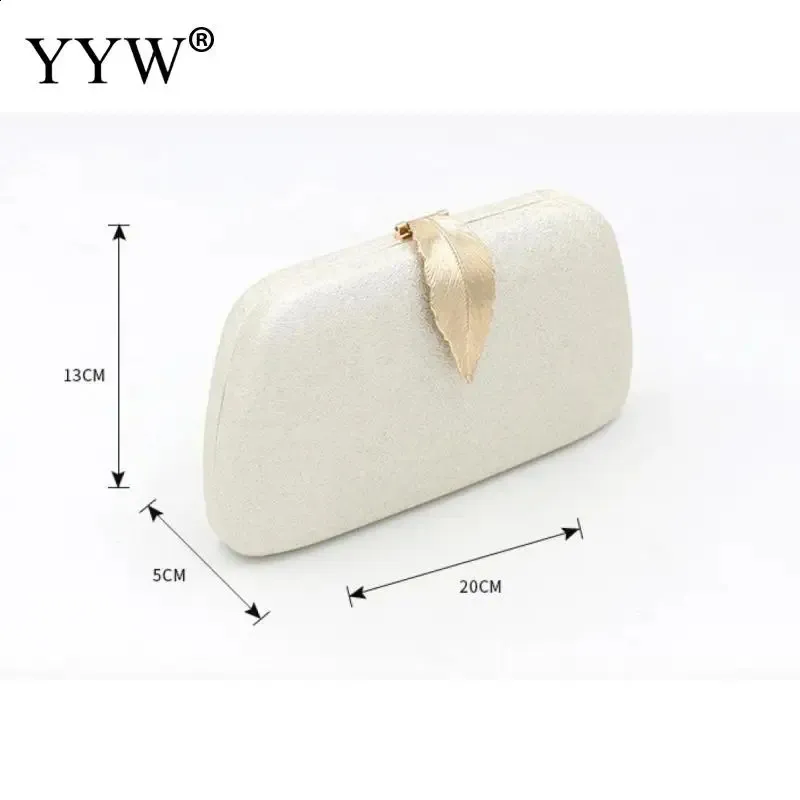 Bolsa de mão de cetim branco com fivela de folha de metal para mulheres 24 Moda feminina Bolsa de festa para bolsas de noiva_voghion.com