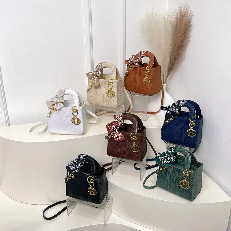 Borsa a mano in coccodrillo da donna, sciarpa di seta intrecciata, borsa Diana, borsa a mano, borsa a tracolla, tracolla diagonale, 2025s Hot_voghion.com