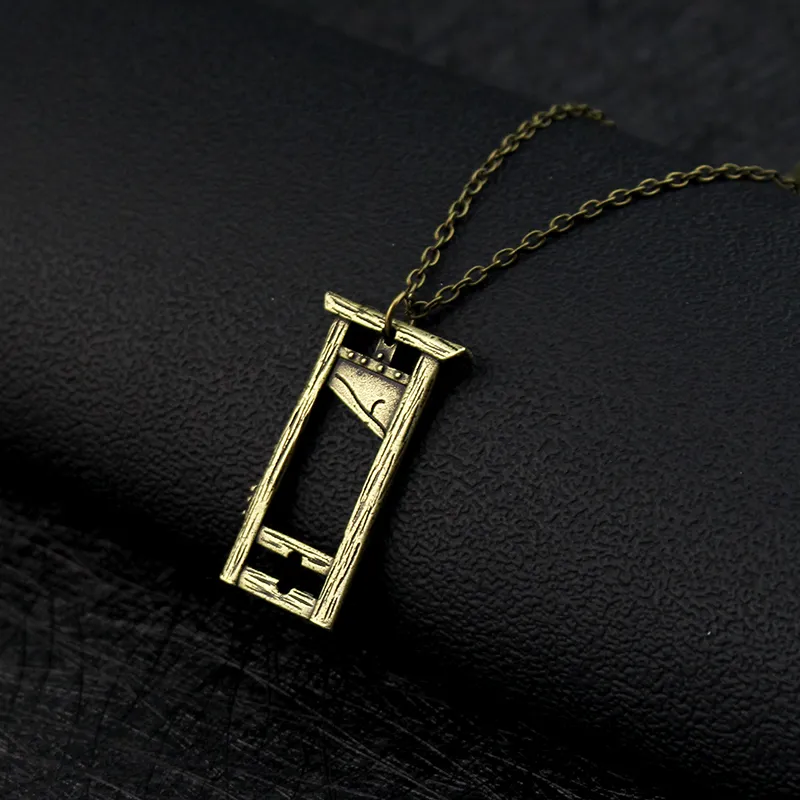 Colliers pendentifs hommes collier guillotine bijoux de style gothique vintage révolution française effrayant Halloween art cadeaux_voghion.com