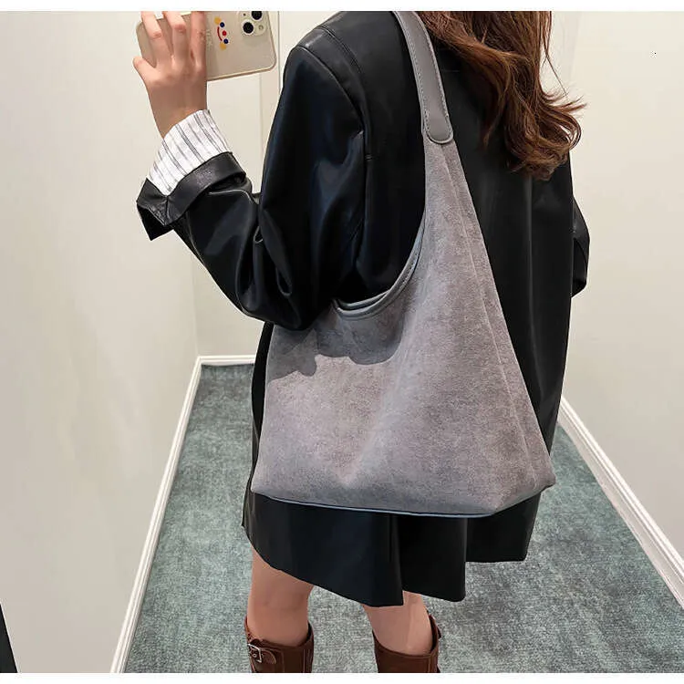 New Retro Niche Suede Women's Versatile Shoulder Fashionable Underarm Tote Bag_voghion.com