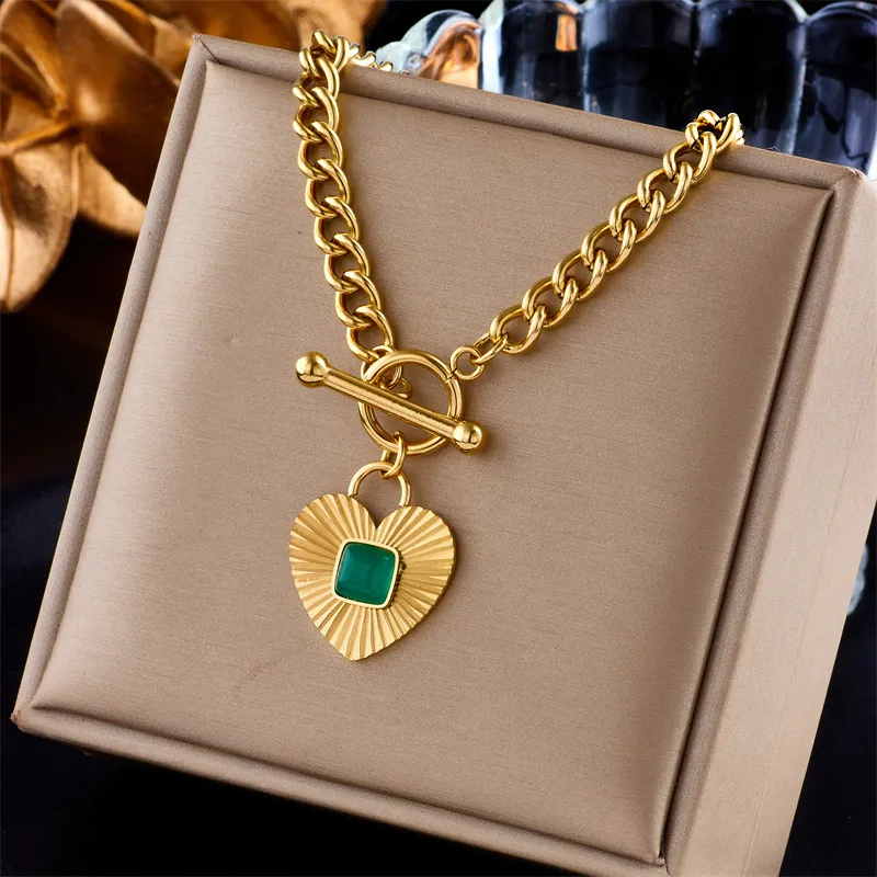 Retro Necklace And Earrings Set With Emerald Green Zircon Stone_voghion.com