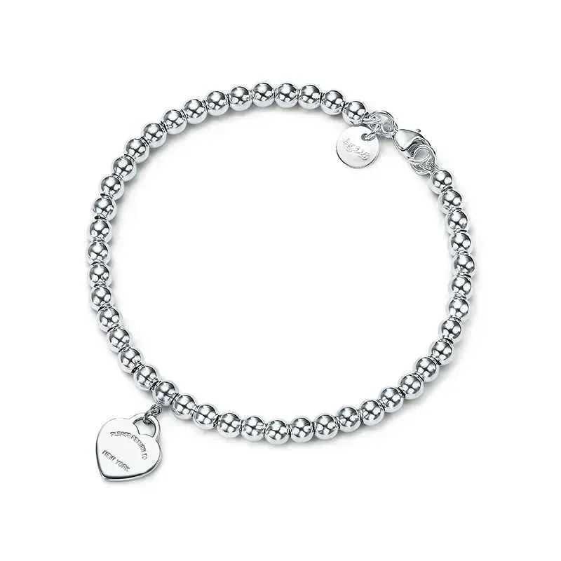 Charming Heart Shaped Designer Bracelet with Enhanced Sier Plating - Ideal Gift for Her, Perfect Souvenir_ipsvogv.com