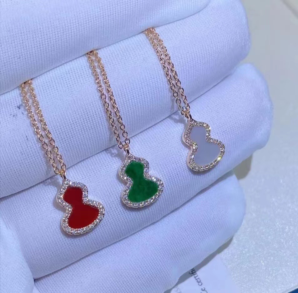 Collana da donna con zucca piccola V-gold versione alta con placcatura in oro rosa, calcedonio nero, fritillaria bianca, rosso_voghion.com