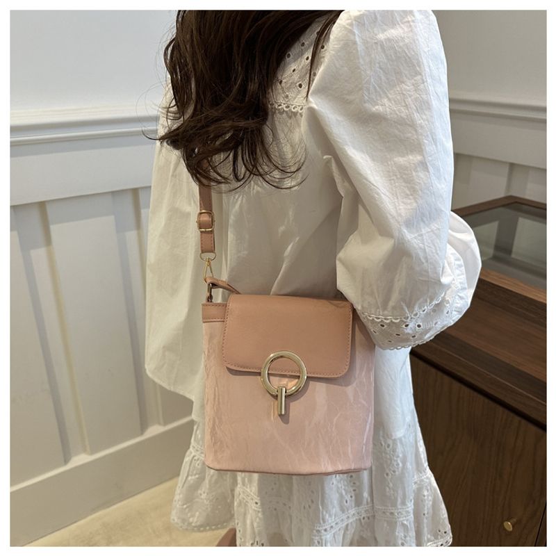 Handheld frauen mit stiolle spleißen kontrast farbe eimer urlaub 2024 frühjahr/sommer neue umhängetasche, trendy_voghion.com