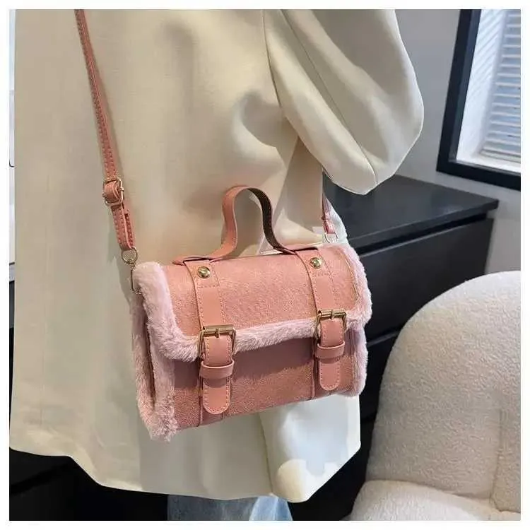 Winter Frauen Crossbody/schulter 2023 Neue Lamm Plüsch Veet Tasche Dame Kleine Quadratische Handtasche Französisch Korea StyleC241106_voghion.com
