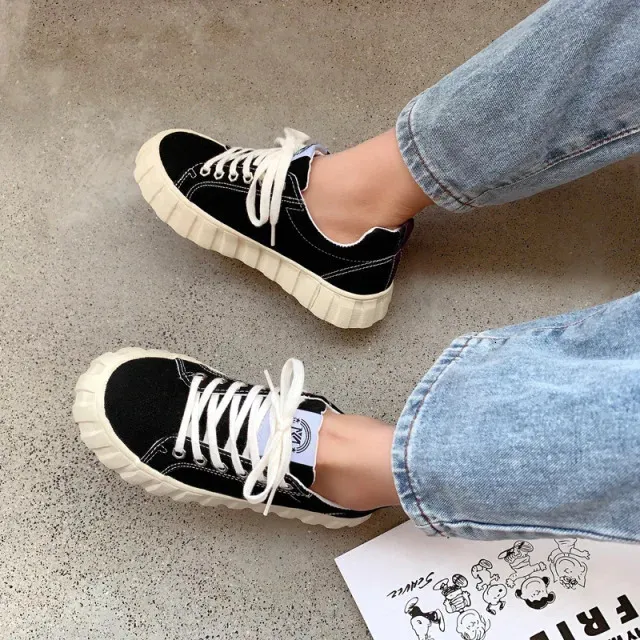 Canvas-Plateau-Schnürschuhe, zum Gehen, für Studenten, wild, kurz und mollig, sportlich, modisch, vulkanisierte Damenschuhe 240930_voghion.com