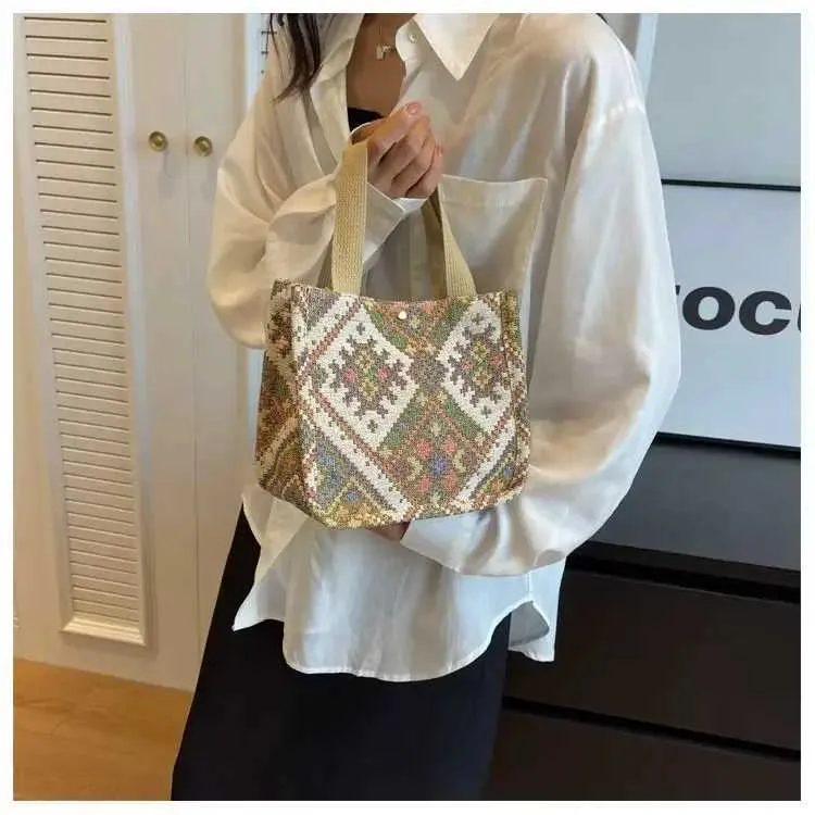 Sac à main en toile rouge de grande capacité de style ethnique 2024 pour femmes, tissé à la main, à une épaule, ins241218_voghion.com