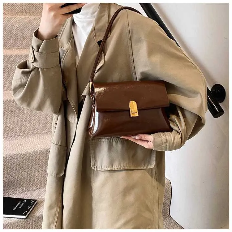 Strukturerad axelremsväska och crossbody väska för damer_voghion.com