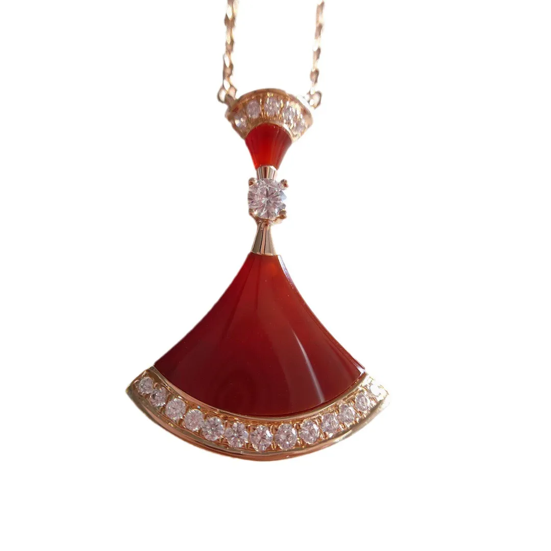 Colar com pingente em leque clássico em ouro rosa e cristal rosa_voghion.com