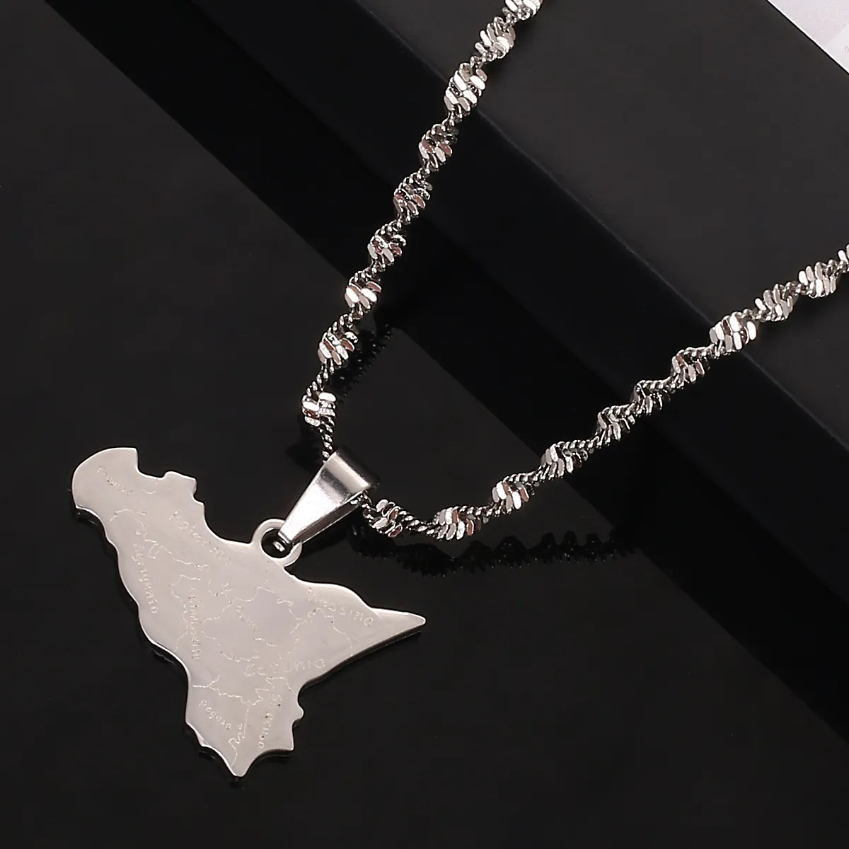 Colliers pendentifs en acier inoxydable Argent Couleur Carte de la Sicile Pendentifs Collier Chaîne Tendance BijouxPendentif Sidn22_voghion.com