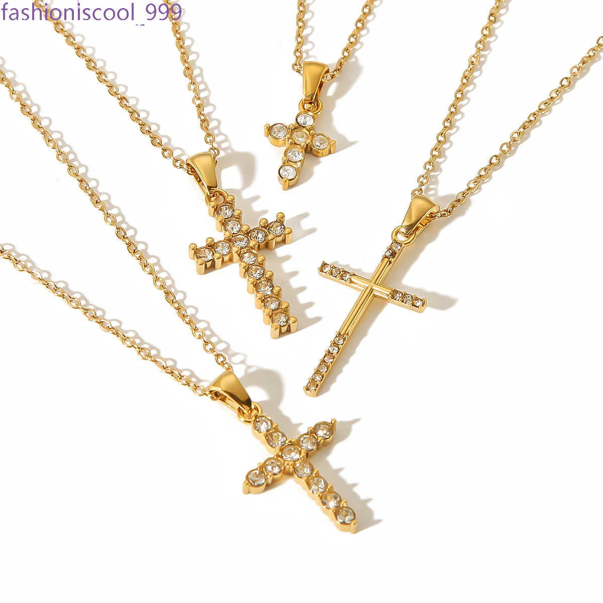 Produzione all'ingrosso di gioielli con ciondolo a croce in zircone pieno, anti-ossidazione, placcati in oro, in acciaio inossidabile, per donne_voghion.com
