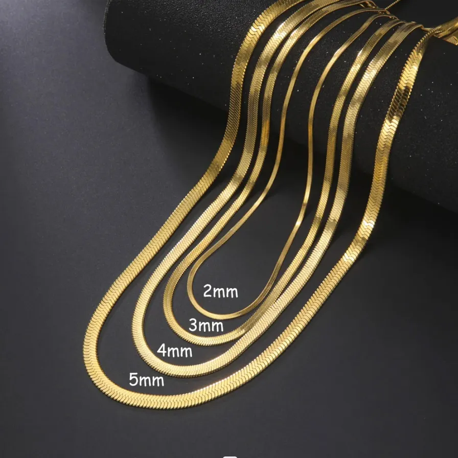 Topqualitativ 14k Gielgold Schlaangekette Halskette fir Fraen a Männer Goldfaarf Herringbone Choker Halskette Trend 2024_voghion.com