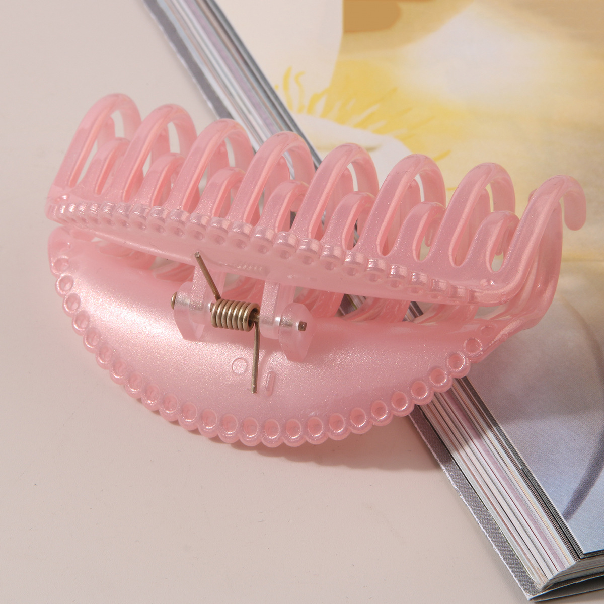 Medium size grab-clip hair clip hair clip for women_voghion.com