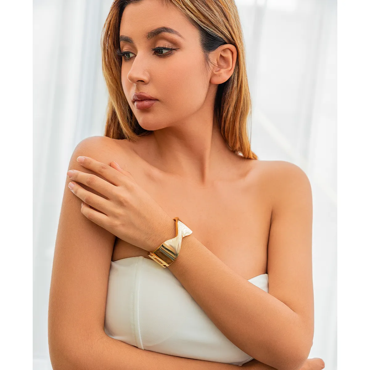 Brazalete grande de metal brillante Lacteo para mujer, con personalidad de moda, estilo viento exagerado, para fiestas de verano, banquetes, joyería_voghion.com