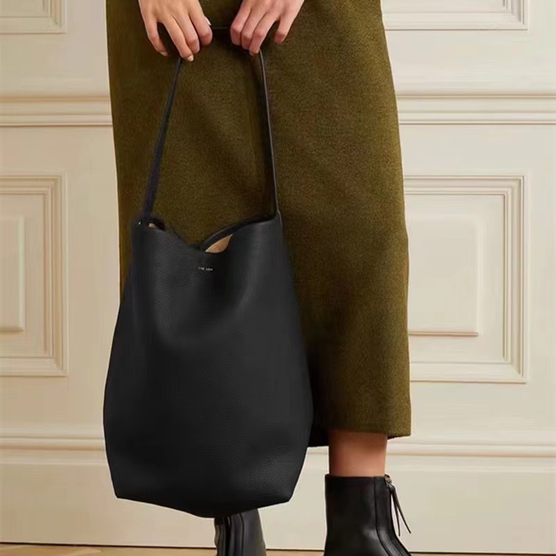 The Row, fascia media a secchiello in vera pelle con pelle di vacchetta per l'autunno inverno, borsa tote di piccola e grande capacità_voghion.com