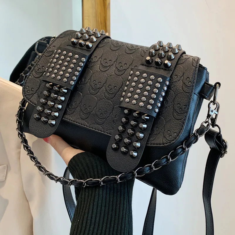 Yogodlns Borsa a tracolla vintage da donna in pelle nera con teschio e rivetti_voghion.com