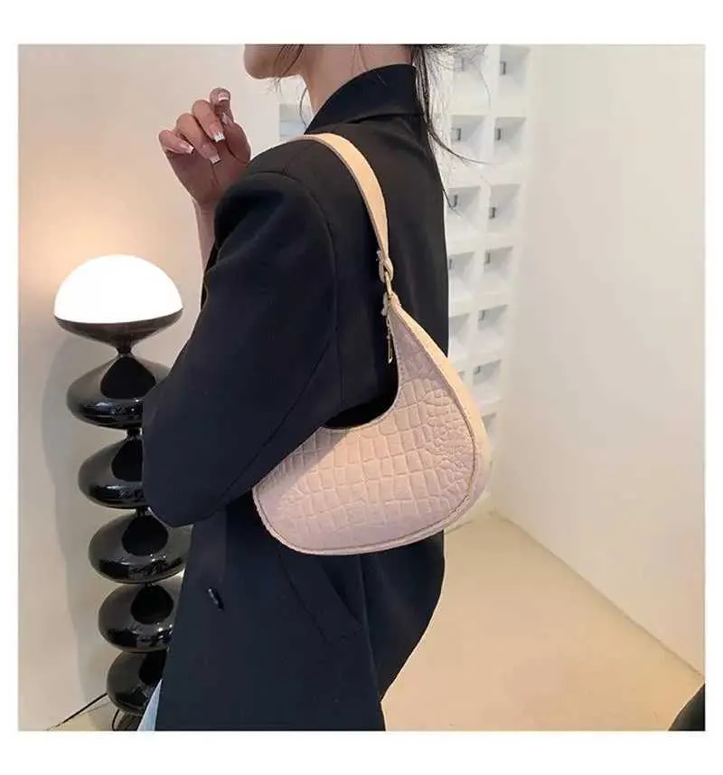2023 mode Frauen Koreanische Neue Stein Muster Unterwäsche Casual Schulter Filz Einfarbig Handtasche Crescent Sattel Tasche_voghion.com