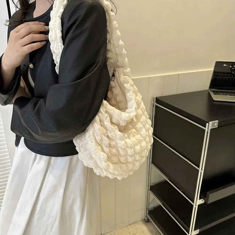 Karierte, gesteppte Schulter, süße, plissierte Blasen, große Kapazität, Unterarm bestickte, einfarbige Umhängetasche für Damen C241217_voghion.com