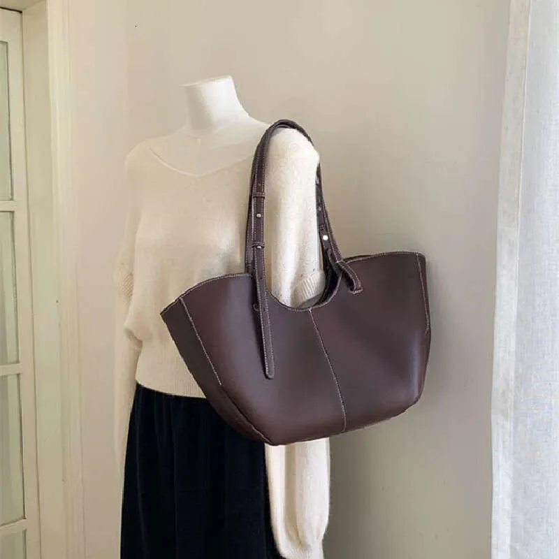 Designer Large Capacity Women Handbag Single Shoulder Portable Shopping Leather Ladies Commuter Underarm Totes Bag_voghion.com