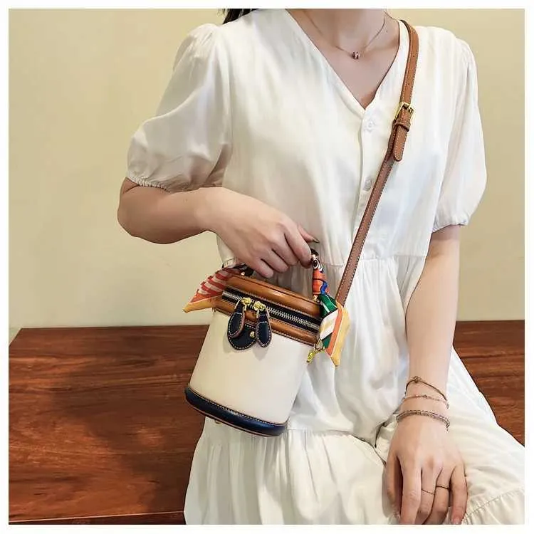 Borsa a secchiello in tela beige borsa a tracolla e a mano_voghion.com
