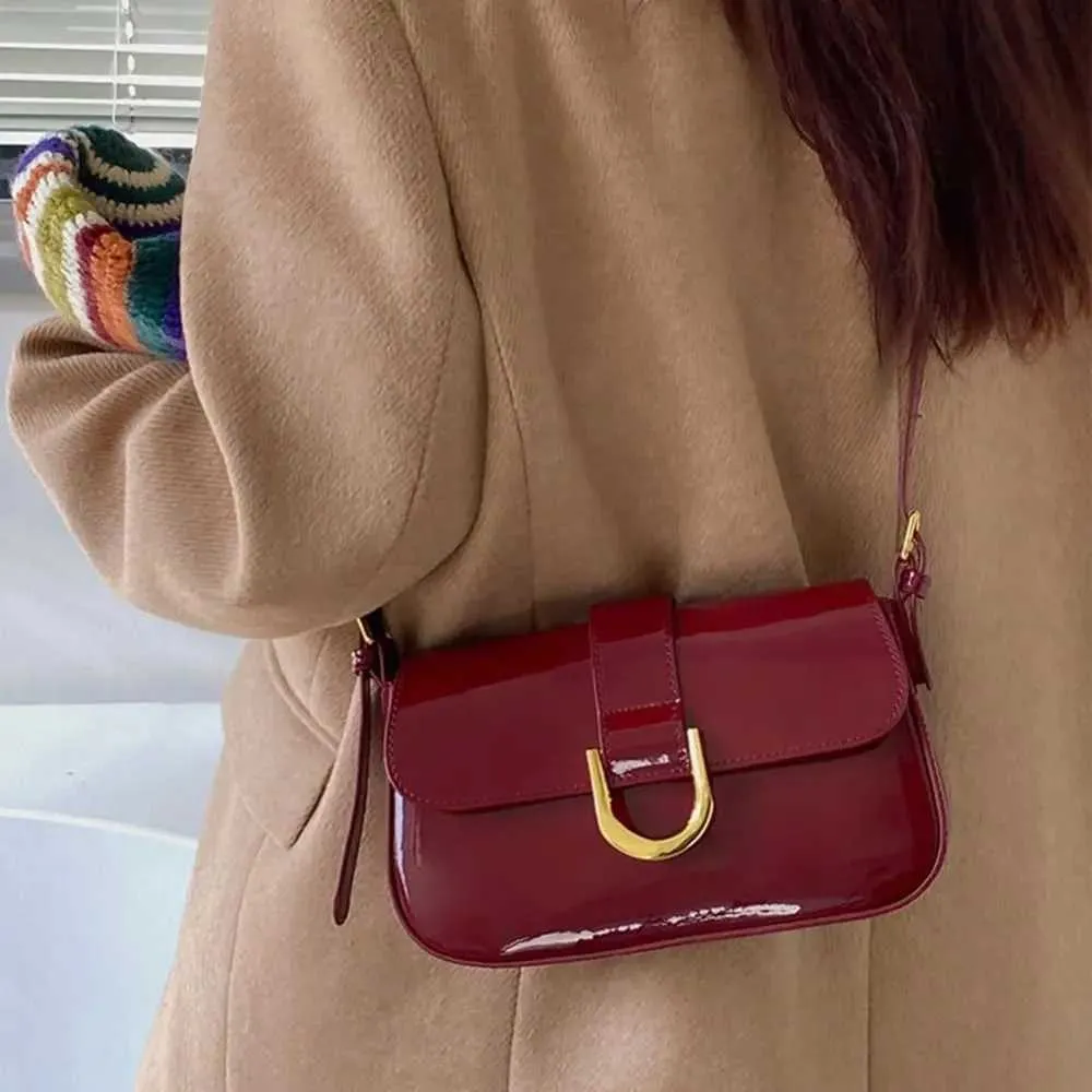 Clássico PU Couro Fivela de Ferradura Casual Crossbody Cor Sólida Bolsa de Ombro Pequena com Fecho de Zíper Mulheres Clutch_voghion.com