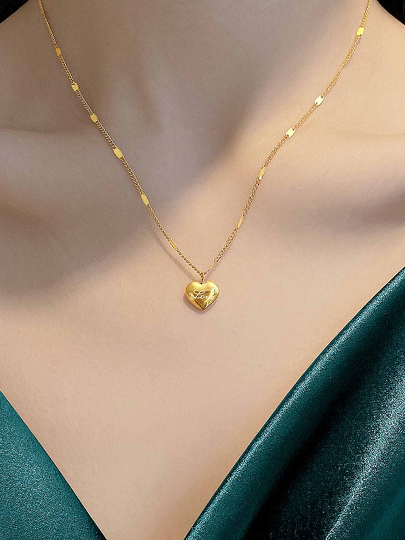 New Cross-border Couple Cavicle Chain Geometric Heart-shaped Light Luxury Temperament Simple Sweet Love Pendant Necklace Jewelry