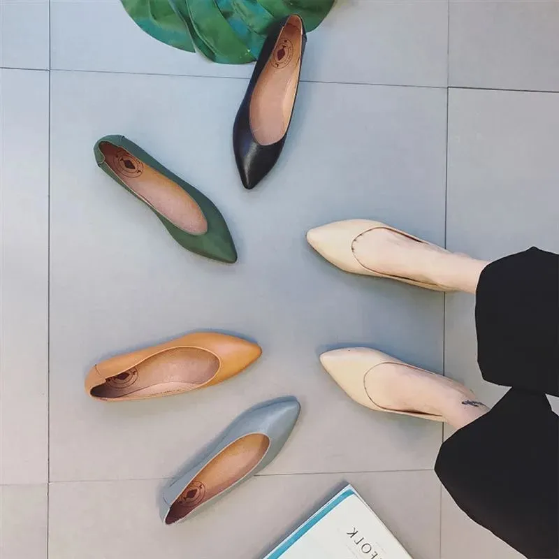 Women's Pointed Toe Flat Shoes Comfortable Slip On Boat Flats_voghion.com