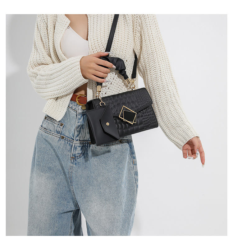 Popular for women in spring 2024, new crocodile patterned mother and child small square bag, commuting temperament,_voghion.com