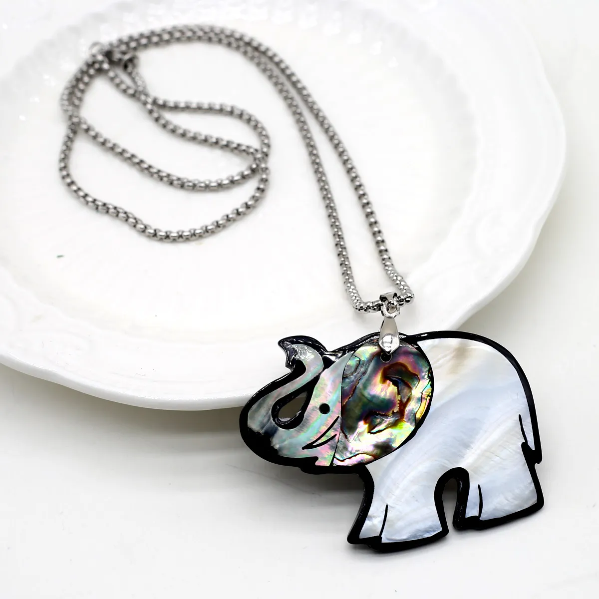 Collane con ciondolo Collana con conchiglia naturale Forma di elefante Abalone Catena in acciaio inossidabile bianca e nera Ciondoli per gioielli_voghion.com
