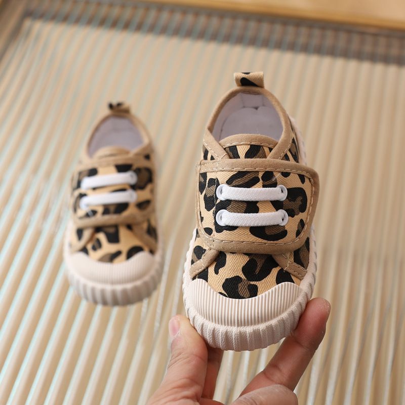 Nuevos zapatos de primavera y verano para niños y niñas, zapatillas de lona suaves e informales de color caramelo para niños, zapatillas de moda con estampado de leopardo_voghion.com