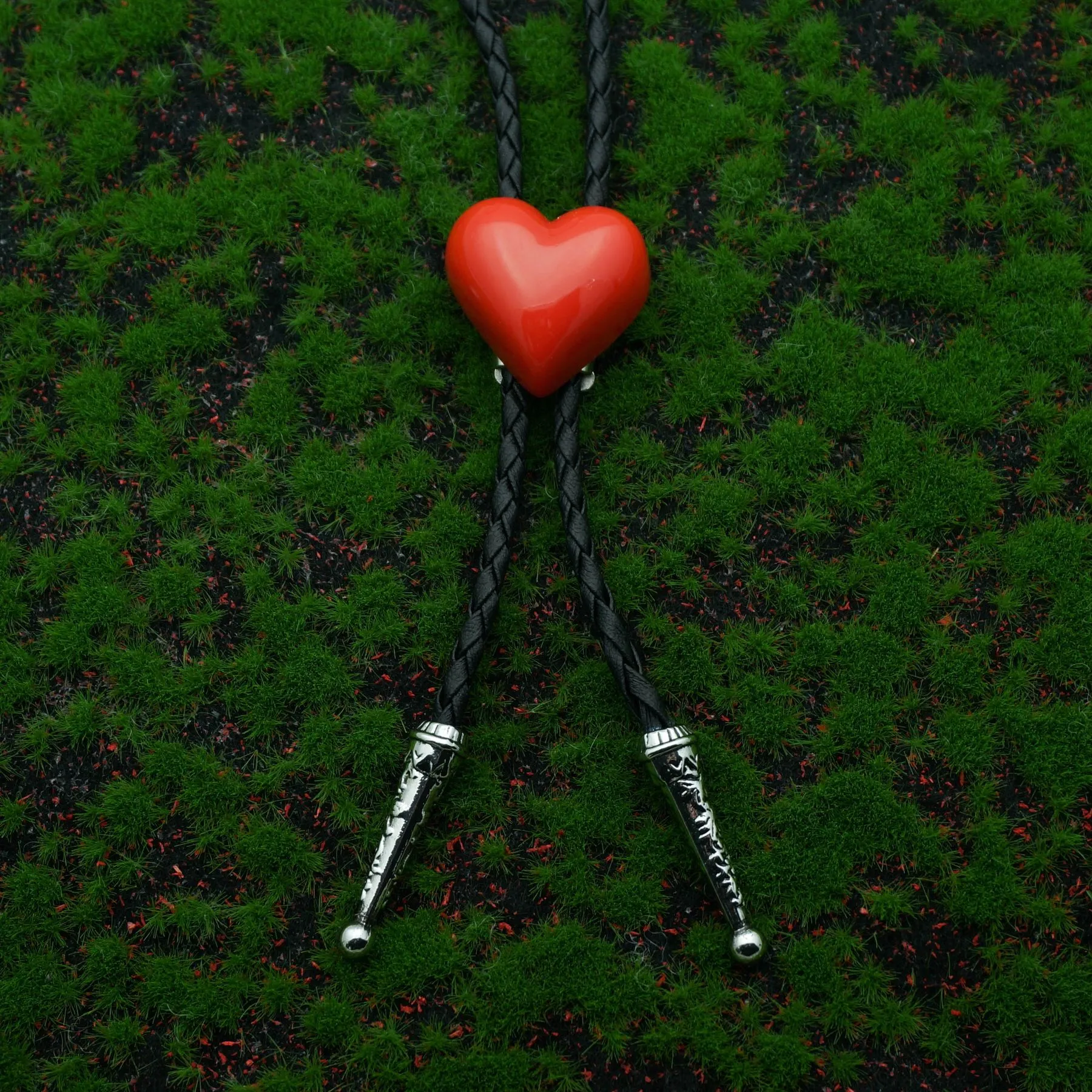 Ketten Western Vintage Bolo Tie Rotes Herz Halskette für Männer und Frauen Schmuck Geschenke Einstellbar_voghion.com